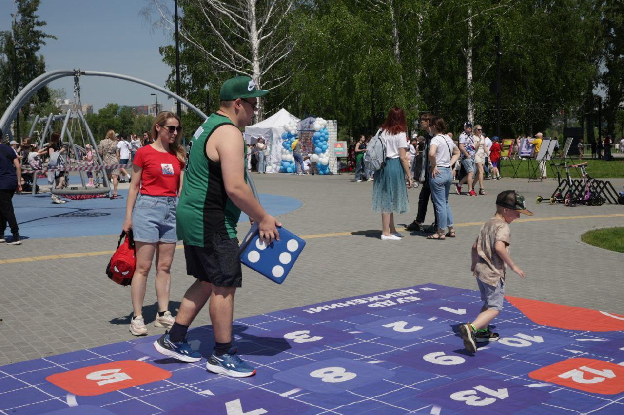 Фото «Тысячи детских улыбок» На Михайловской Набережной и в парке «Арена» в Новосибирске стартовал День защиты детей – ОНЛАЙН репортаж 39